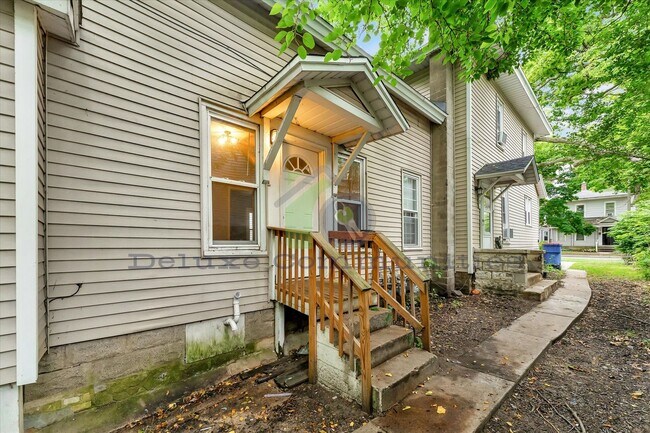 Building Photo - 636 Livingston Ave NE