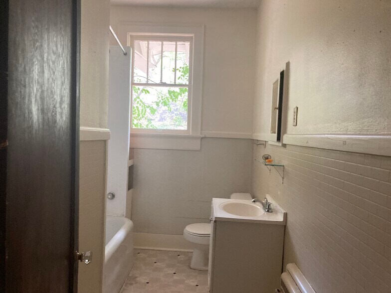 Building Photo - 1715 Locust St