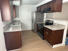 Building Photo - 1221 Amethyst St