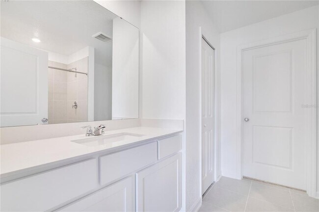 Building Photo - 2494 McKinley Dr