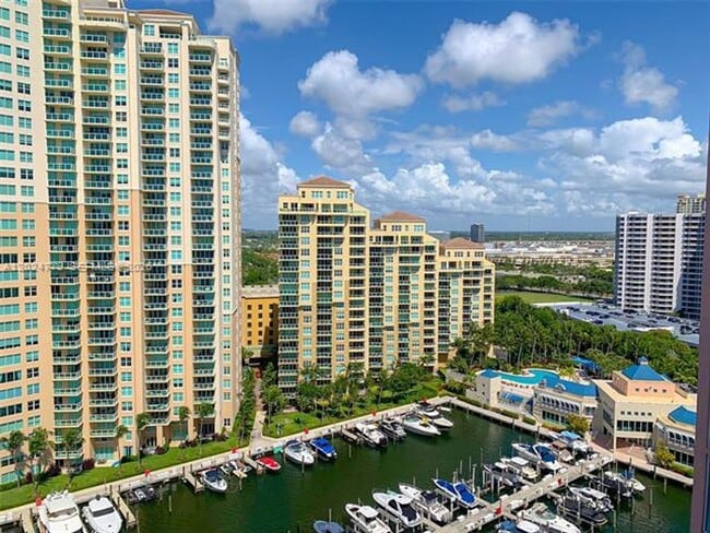 Building Photo - 3370 Hidden Bay Dr
