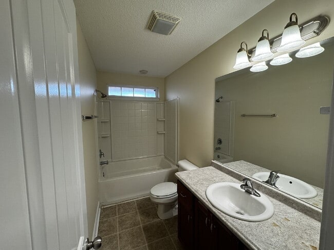 Building Photo - House for Rent