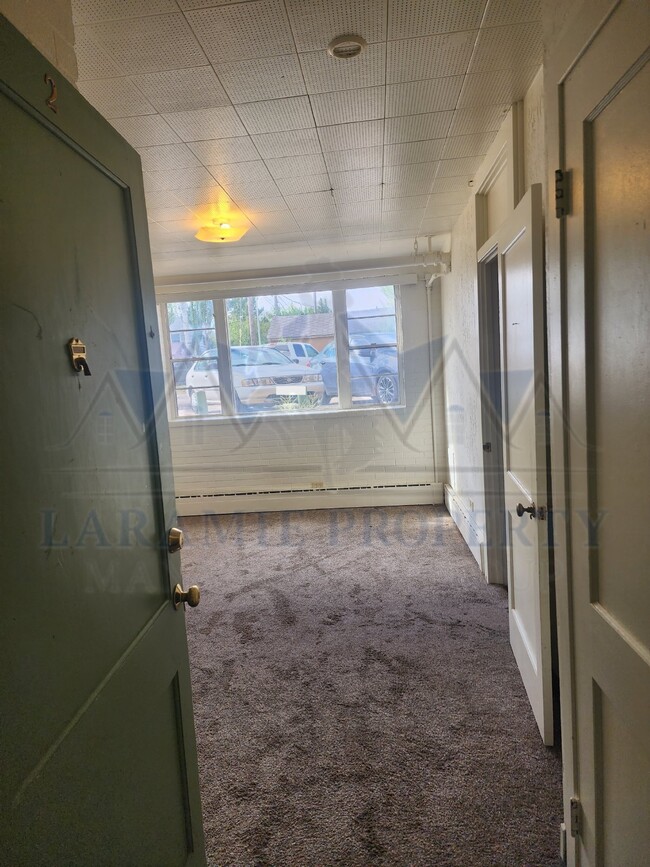 Building Photo - Studio Apartment close to University of Wyoming