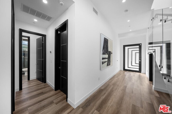 Building Photo - 5812 Willis Ave