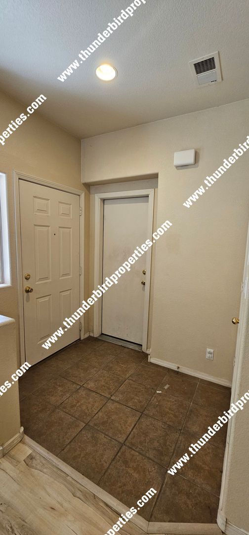Building Photo - Gated Community 2 Bedroom, 2.5 Bathroom, 2 Car Garage, Upstairs Loft & Backyard. Available NOW!