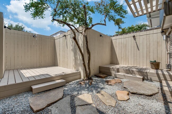 Building Photo - Cole Ave Midcentury