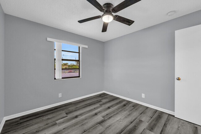 Building Photo - 1565 W 28th St