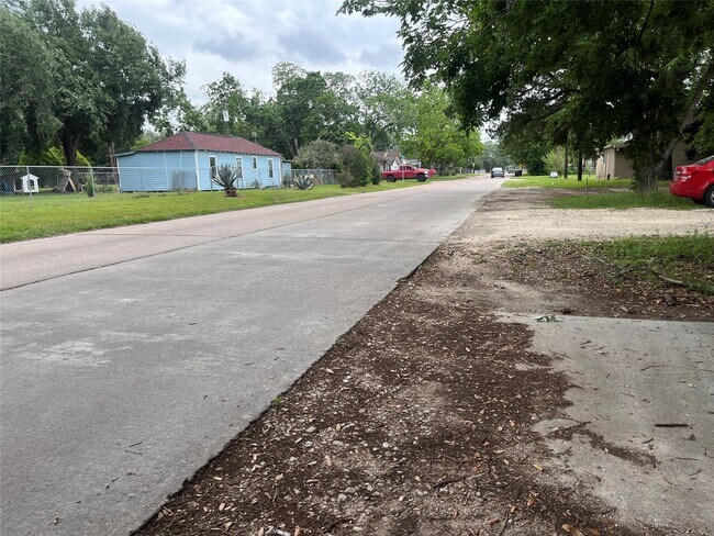 Building Photo - 2308 8th St