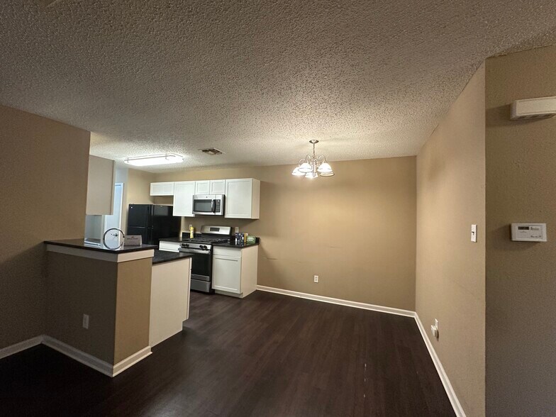 Building Photo - 1815 Gracy Farms Ln