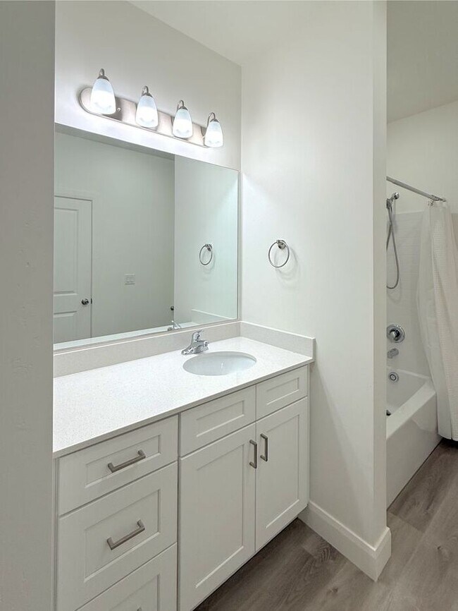 Building Photo - Desert Color Condo 3 bd, 2 bt, 1 Car Garage