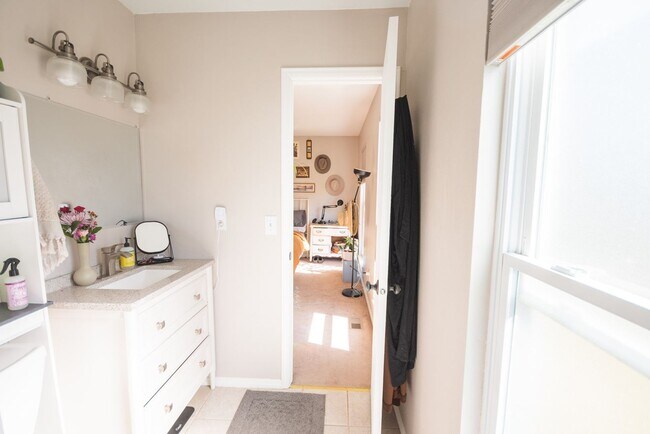 Building Photo - BEAUTIFUL 4 BEDROOM / 3 BATH HOME IN LAFAY...