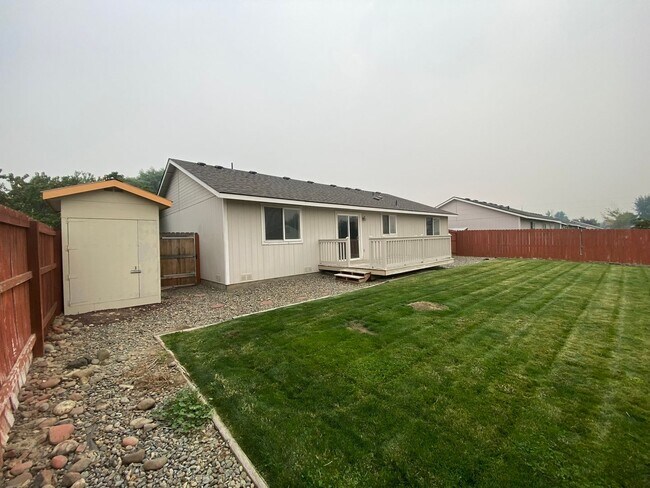 Building Photo - 3 Bedroom 2 Bathroom Home for Rent!