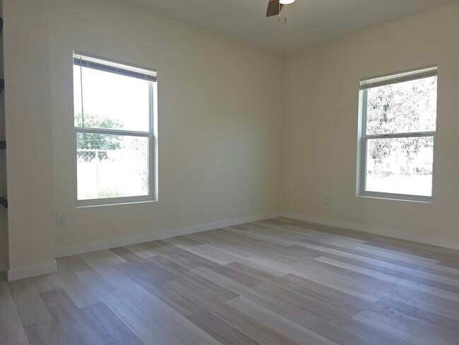 Building Photo - 119 Pine Island Dr