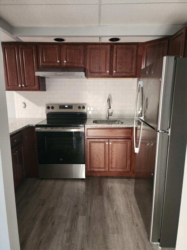 Building Photo - Live Comfortably in Troy – Renvated 1-Bedr...