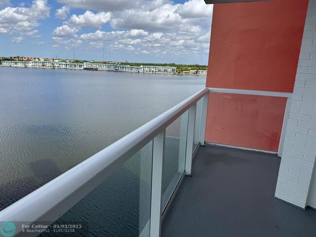 Building Photo - 1301 NE Miami Gardens Dr