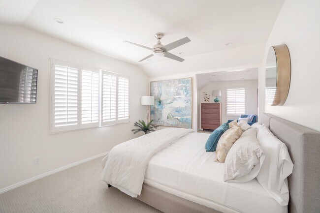 Building Photo - 204 30th St