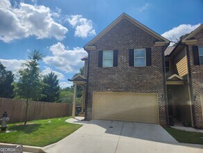 Building Photo - 302 Cashes Dr