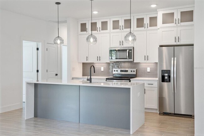 Building Photo - 24510 SW Kingsway Cir