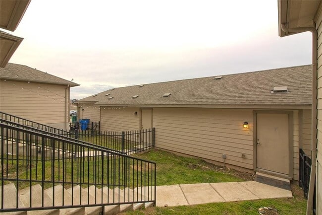 Building Photo - 315 N Heatherwilde Blvd