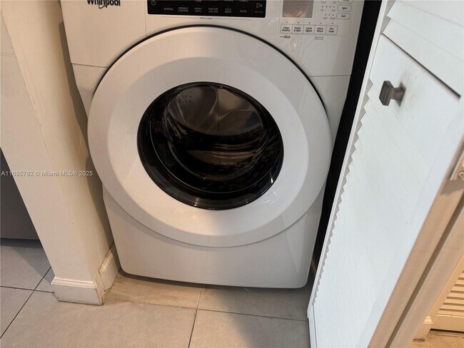 Building Photo - 5350 NW 84th Ave