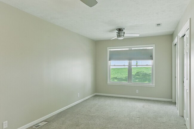 Building Photo - Spacious 4-Bedroom Home for Rent in Desira...