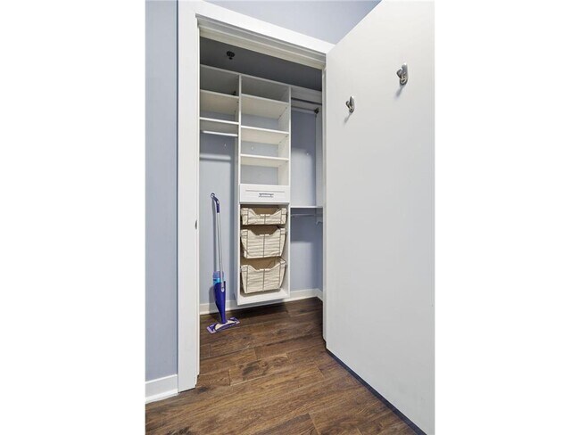 Building Photo - 401 N 2nd St