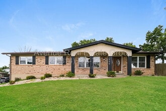 Building Photo - 705 Wickerleigh Terrace
