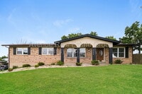 Building Photo - 705 Wickerleigh Terrace
