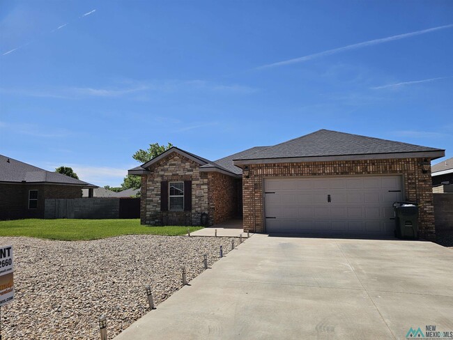 Building Photo - 209 Almond Tree Ln