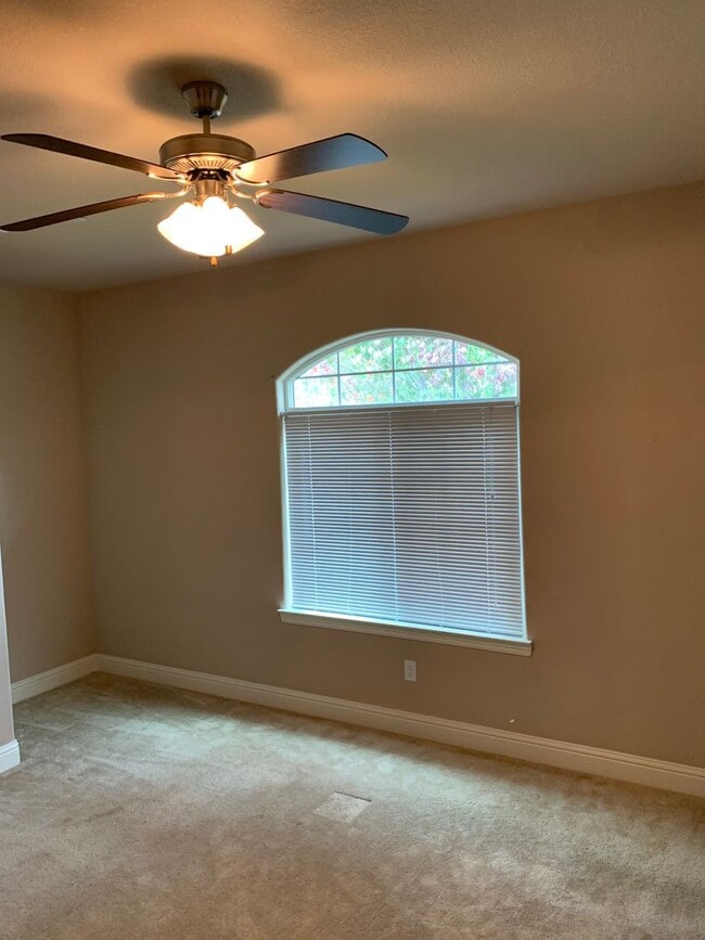 Building Photo - 1194 Paradise Loop