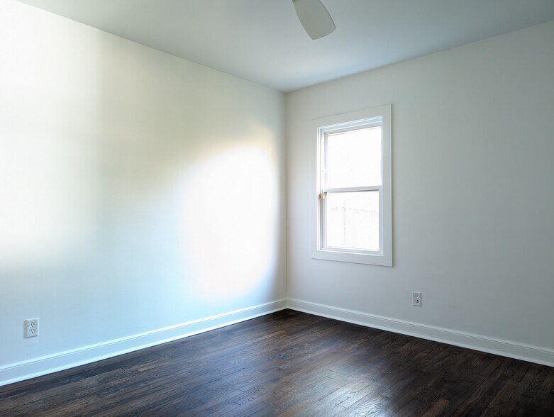 Bed #2 - 1096 Oakfield Dr SE