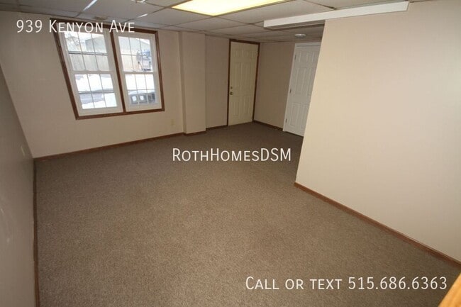 Building Photo - 939 Kenyon Ave