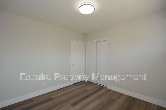 Building Photo - 4511 S A St