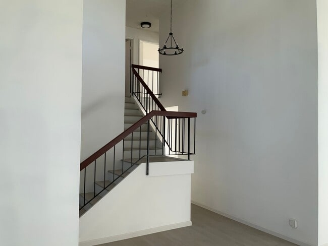 Building Photo - Stunning Remodeled 4 bedroom Hercules Home