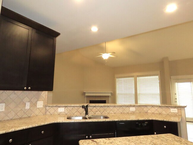 Building Photo - South Tyler! Stunning 5 Bedroom, 3.5 Bath ...