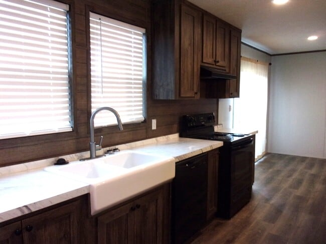 Building Photo - 811 Sitton Rd