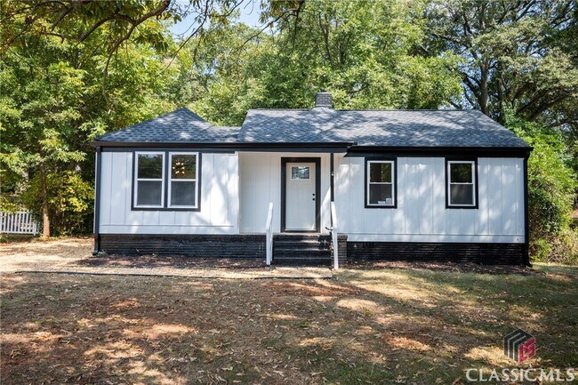 Building Photo - 495 Clover St