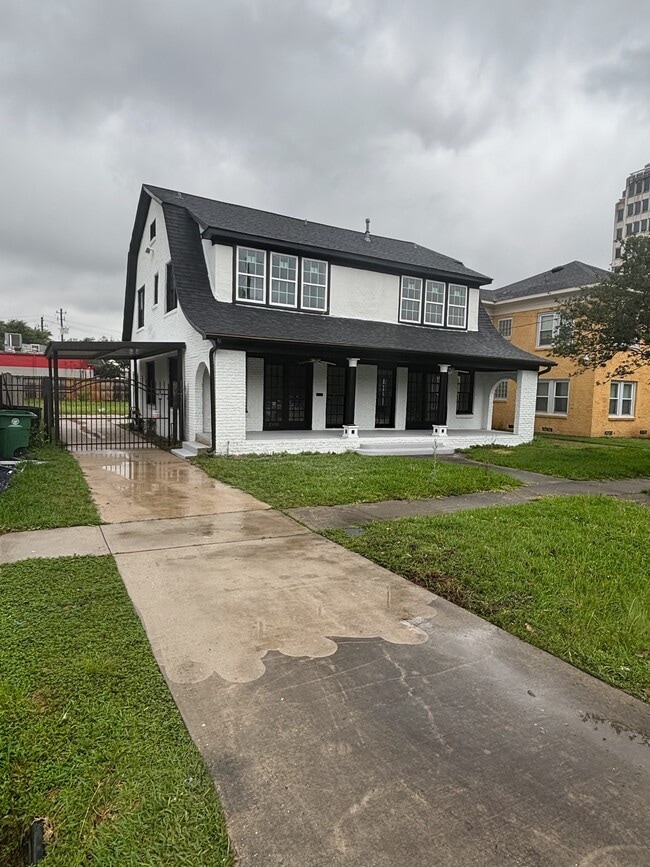 Building Photo - 2410 Huldy St