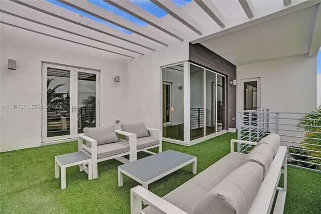 Building Photo - 9995 NW 75th St