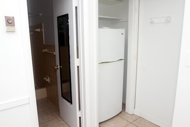 Building Photo - 728 SE 19th Ave