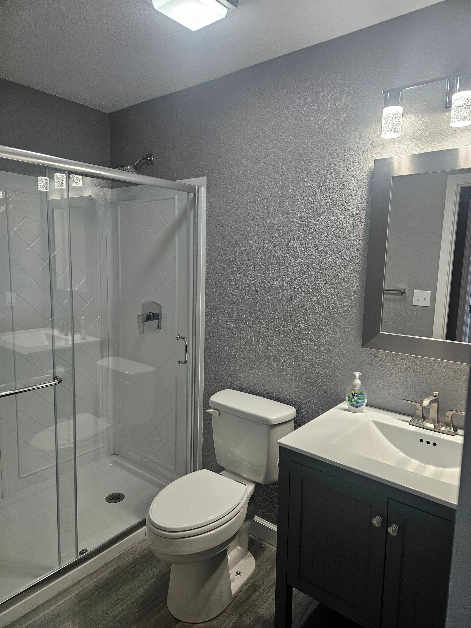 Building Photo - 648 Racquet Club Dr