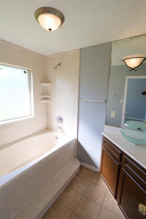 Building Photo - 16423 Quailynn Dr