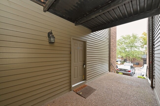 Building Photo - **UPDATED FIRST-FLOOR CONDO IN DESIRABLE P...