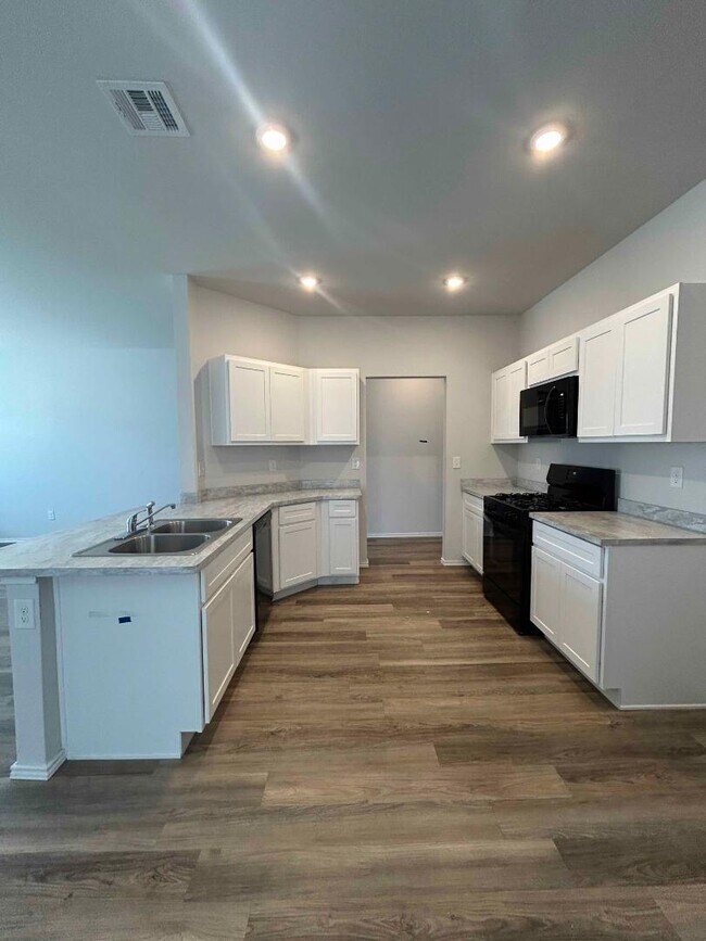 Building Photo - 9709 Laredo Ln