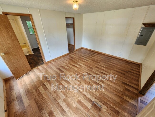 Building Photo - 309 1/2 S Carey (Asher)