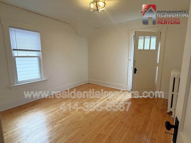 Building Photo - 2033 S 82nd St