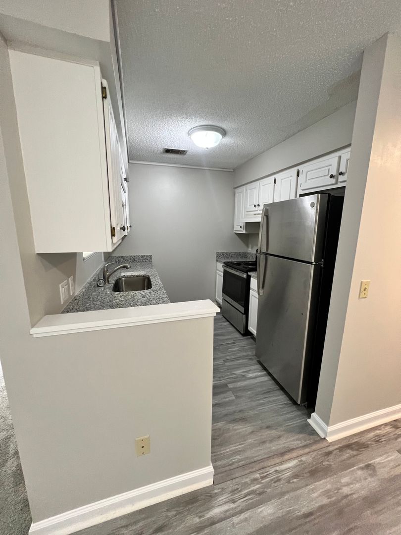 Building Photo - 575 Heritage