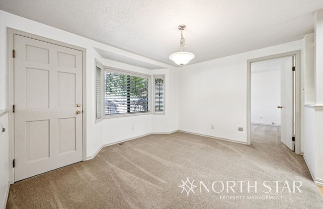 Building Photo - Charming One-Level Home on a Quiet Cul-de-...
