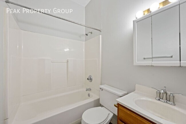 Building Photo - 494 Riddle Rd