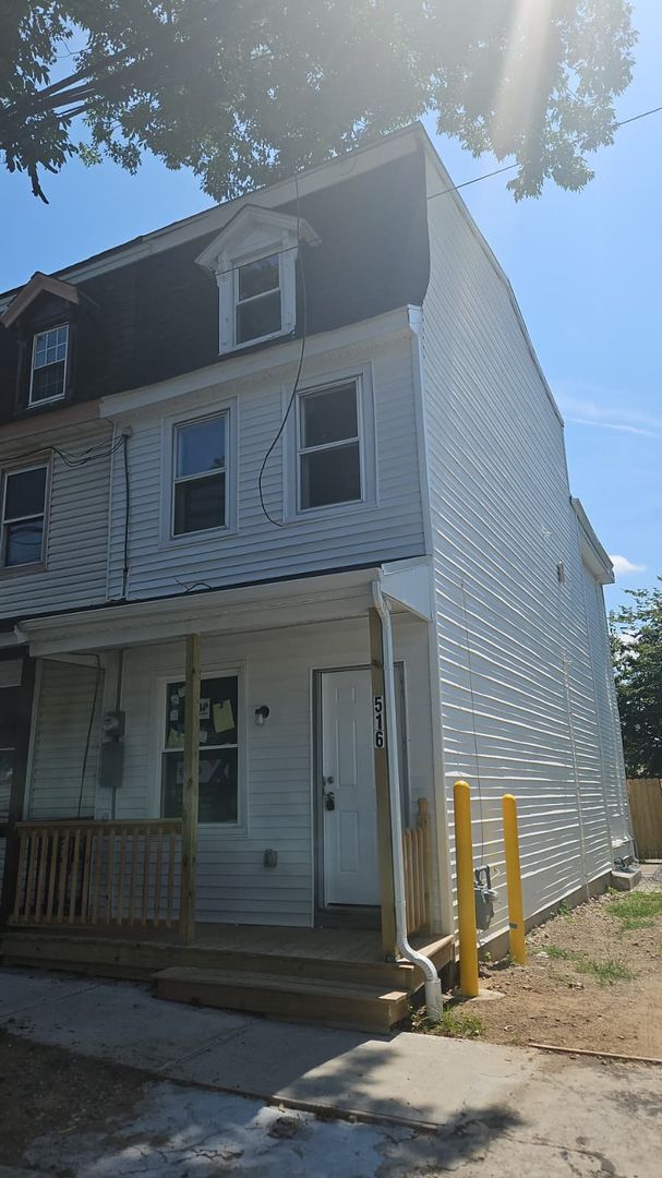 Building Photo - 516 Columbus Rd